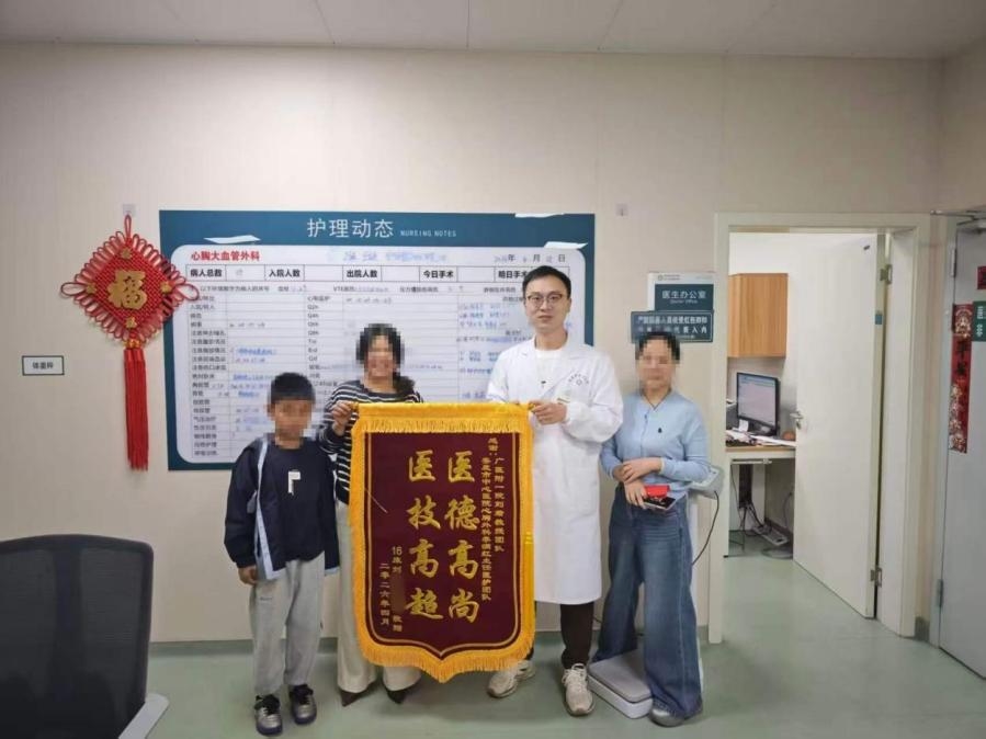 胸腔镜下攻克“定时炸弹” “国家队”仁术仁心获赞
