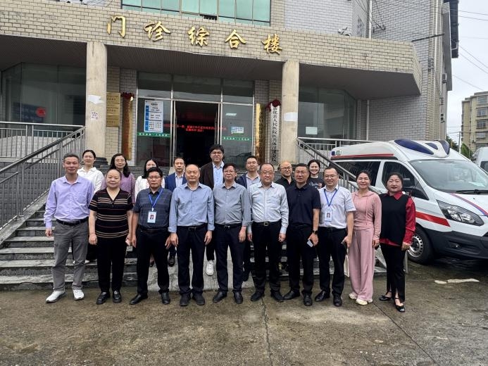 【国家区域医疗中心建设】广医一院娄底医院博士专家团赴新化开展“医惠湘中”大型义诊活动