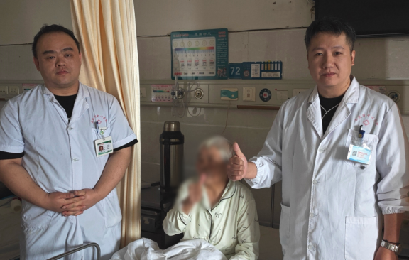 八旬老人大腿“长”出“橄榄球”巨瘤  娄底市中心医院精准“拆弹”