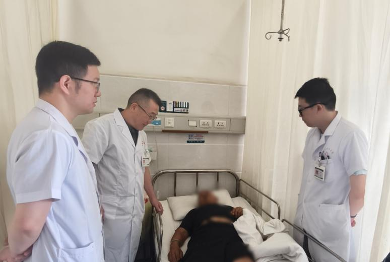 挺起生命脊梁的“执刀人”