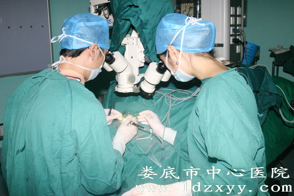 复明工程让一家三口重见光明